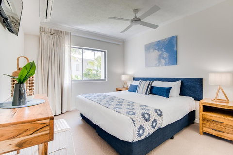 Coolum At The Beach - Pubs and Clubs 44