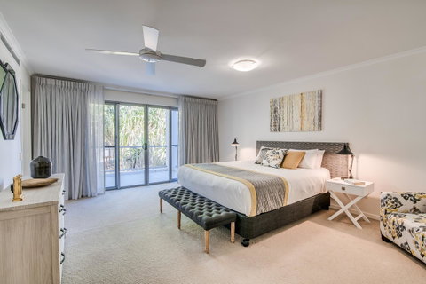 Coolum At The Beach - Pubs and Clubs 14