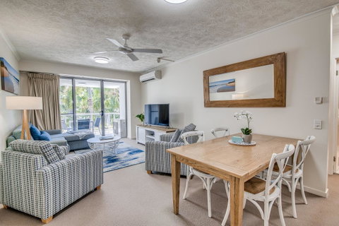 Coolum At The Beach - Pubs and Clubs 20