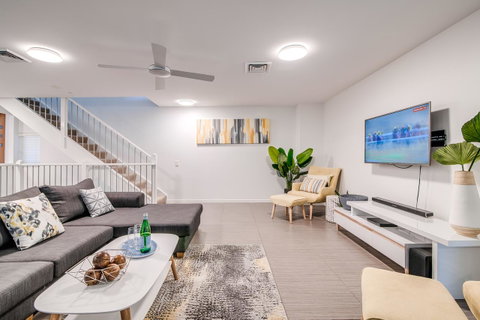 Coolum At The Beach - Pubs and Clubs 21