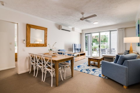 Coolum At The Beach - Pubs and Clubs 41