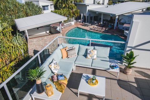 Coolum At The Beach - Pubs and Clubs 0