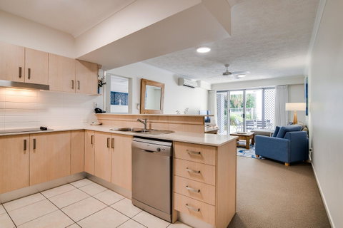Coolum At The Beach - Pubs and Clubs 42