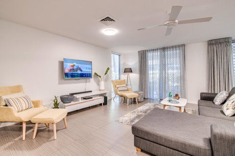 Coolum At The Beach - Pubs and Clubs 22