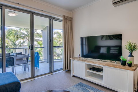 Coolum At The Beach - Pubs and Clubs 3