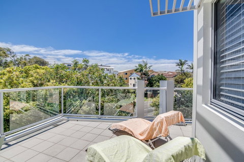 Coolum At The Beach - Pubs and Clubs 37