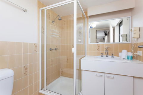 Capricornia Apartments - Pubs and Clubs 9