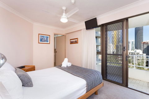 Capricornia Apartments - Pubs and Clubs 7