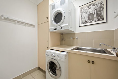 Montipora Unit 3 - In The Heart Of Airlie, Wi-fi And Netflix - Go Out 9