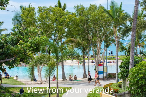 Montipora Unit 3 - In The Heart Of Airlie, Wi-fi And Netflix - Go Out 0