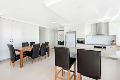 ULTIQA Beach Haven On Broadbeach - Pubs and Clubs 14