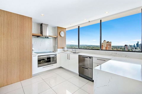 ULTIQA Beach Haven On Broadbeach - Pubs and Clubs 15