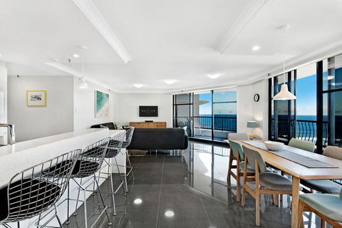 ULTIQA Beach Haven On Broadbeach - Pubs and Clubs 10