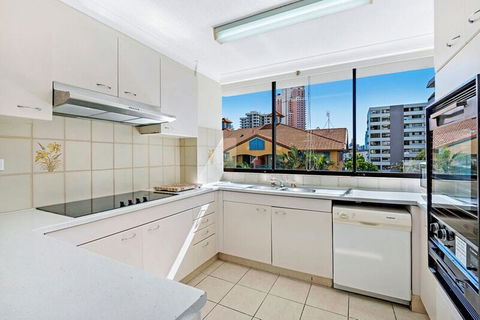 ULTIQA Beach Haven On Broadbeach - Pubs and Clubs 41