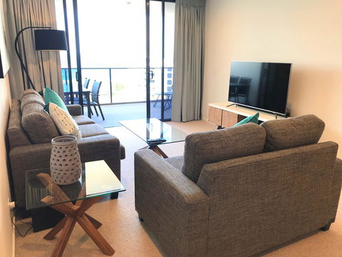 Qube Broadbeach Ocean View Apartments - Go Out 19