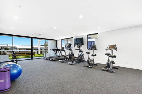 Qube Broadbeach Ocean View Apartments - Go Out 35