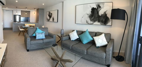 Qube Broadbeach Ocean View Apartments - Go Out 18