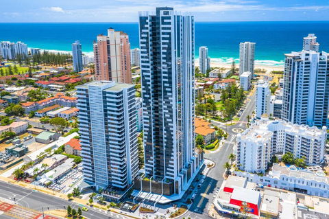 Qube Broadbeach Ocean View Apartments - Go Out 0