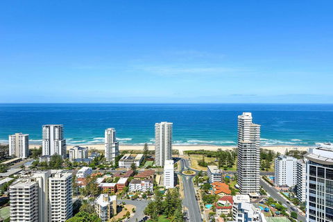 Qube Broadbeach Ocean View Apartments - Go Out 34