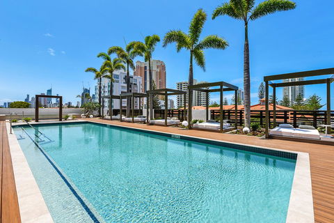 Qube Broadbeach Ocean View Apartments - Go Out 15