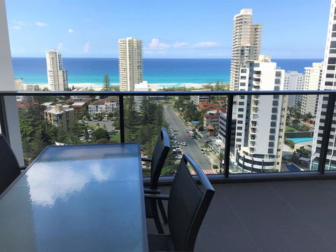 Qube Broadbeach Ocean View Apartments - Go Out 28