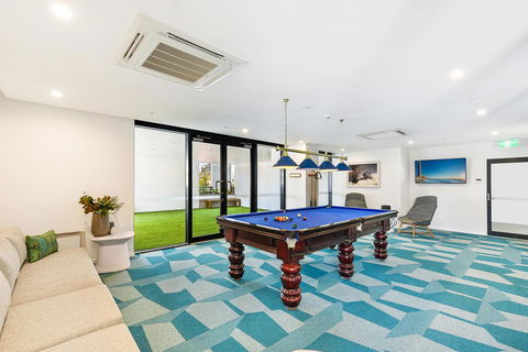 Qube Broadbeach Ocean View Apartments - Go Out 33