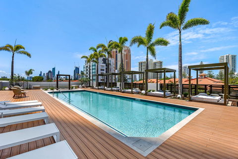 Qube Broadbeach Ocean View Apartments - Go Out 8