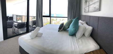 Qube Broadbeach Ocean View Apartments - Go Out 22