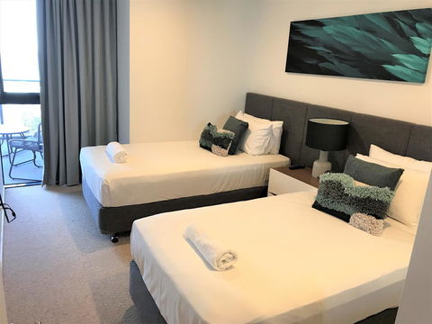 Qube Broadbeach Ocean View Apartments - Go Out 24