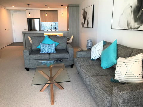 Qube Broadbeach Ocean View Apartments - Go Out 27
