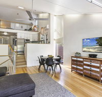 Noosa De Villa - Pubs and Clubs