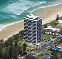 Golden Sands on the Beach - Pubs and Clubs