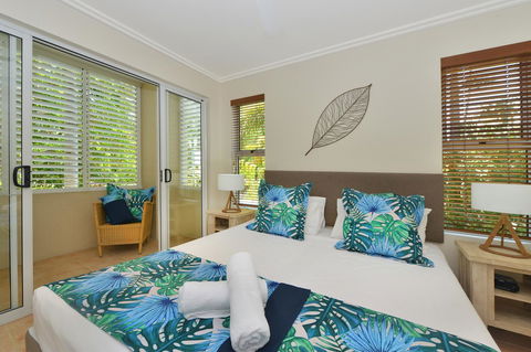 Cayman Villas Port Douglas - Pubs and Clubs 32