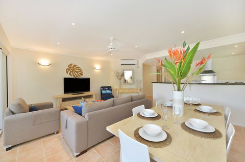 Cayman Villas Port Douglas - Pubs and Clubs 43