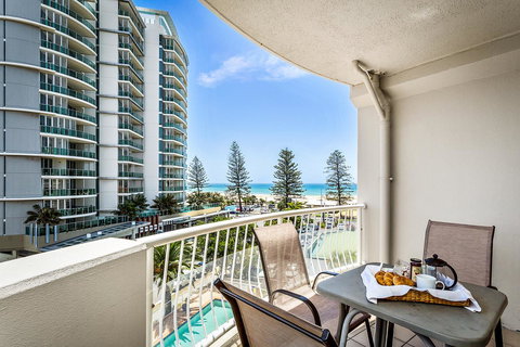 Kirra Beach Apartments - Go Out 29
