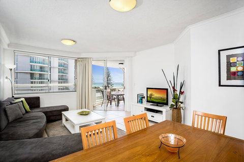 Kirra Beach Apartments - Go Out 31