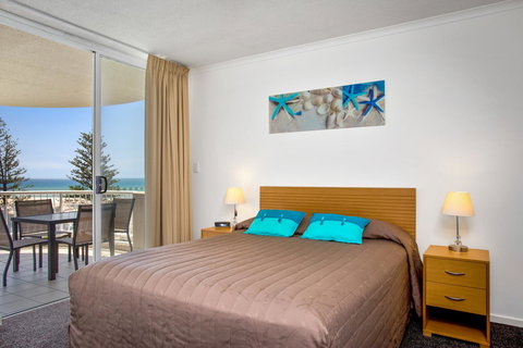 Kirra Beach Apartments - Go Out 25