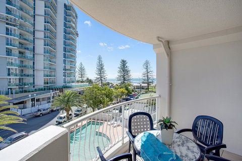Kirra Beach Apartments - Go Out 16
