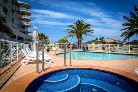 Kirra Beach Apartments - Go Out 0