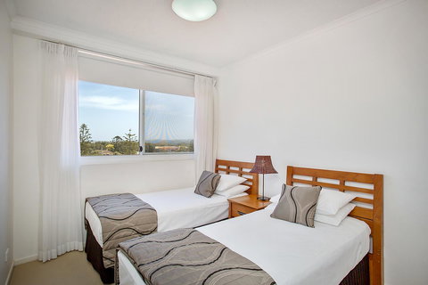 Kirra Beach Apartments - Go Out 32