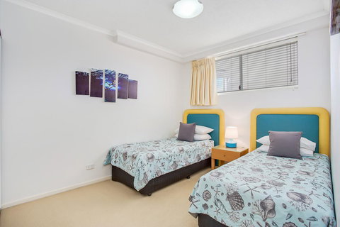 Kirra Beach Apartments - Go Out 18