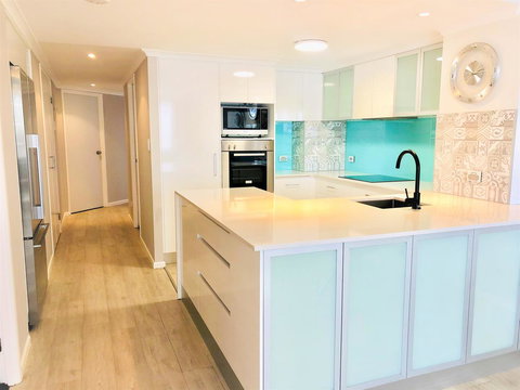 Kirra Beach Apartments - Go Out 1