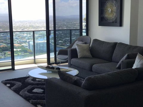 Luxury 3 Bedroom In Heart Of Broadbeach - Pubs and Clubs 21