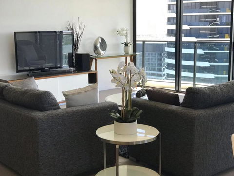 Luxury 3 Bedroom In Heart Of Broadbeach - Pubs and Clubs 18