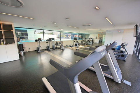 Luxury 3 Bedroom In Heart Of Broadbeach - Pubs and Clubs 9