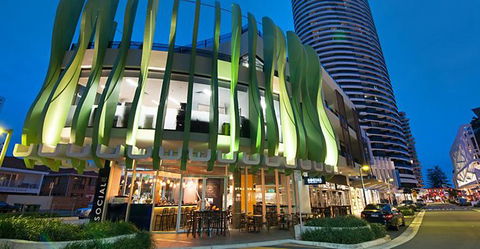 Luxury 3 Bedroom In Heart Of Broadbeach - Pubs and Clubs 10
