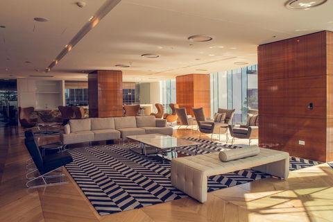Luxury 3 Bedroom In Heart Of Broadbeach - Pubs and Clubs 6