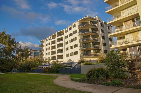 San Marino By The Sea Apartments - Pubs and Clubs 28