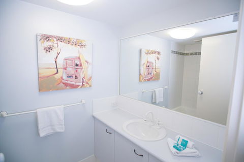 San Marino By The Sea Apartments - Pubs and Clubs 17