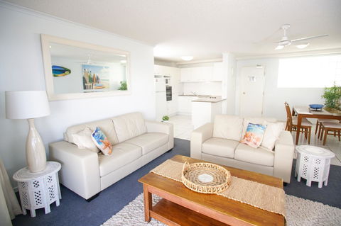 San Marino By The Sea Apartments - Pubs and Clubs 6